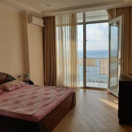 Beautiful House By The Sea Apartment Батуми Екстериор снимка