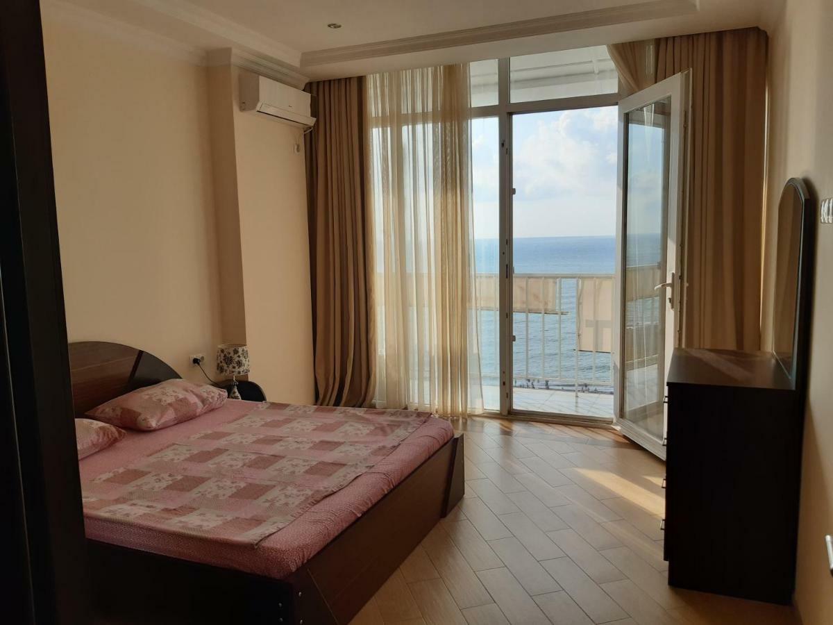 Beautiful House By The Sea Apartment Батуми Екстериор снимка